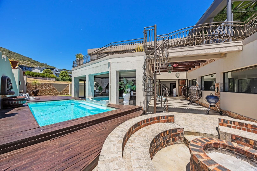 8 Bedroom Property for Sale in Baronetcy Estate Western Cape